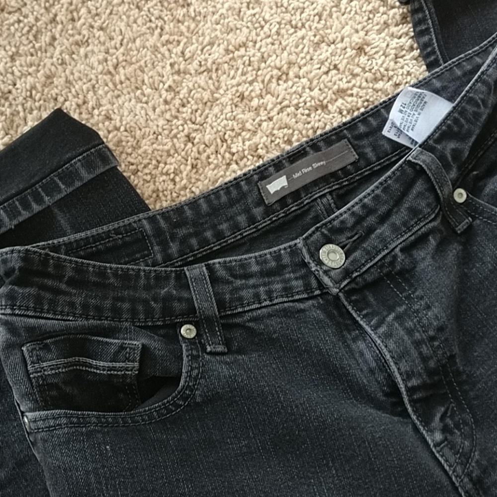 Levi's mid rise skinny black jeans size 12